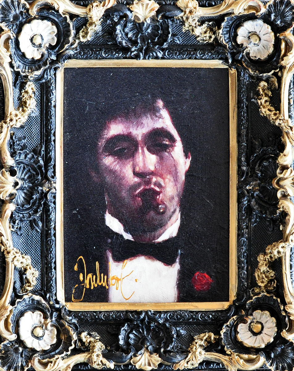 Peter Donkersloot — Tony Montana smoking (zwart barokke lijst), ingeschilderd giclee op paneel