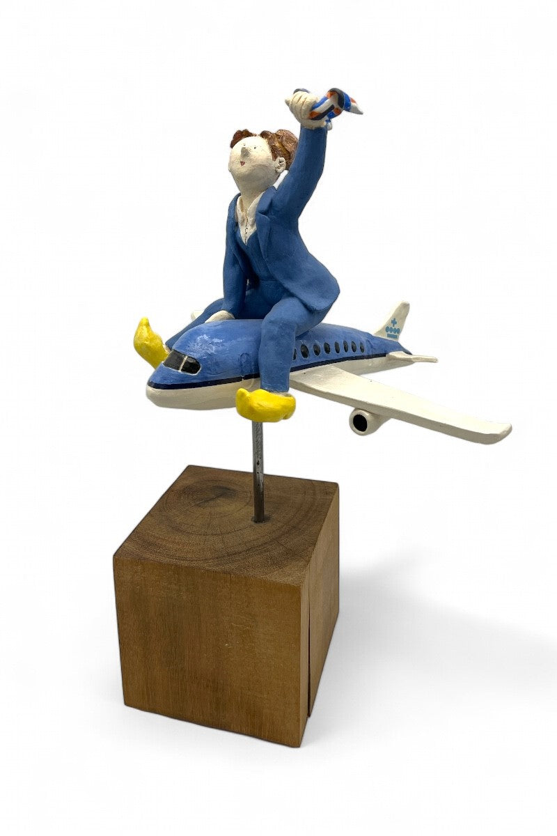 Helene van der Meer — Stewardess, keramiek