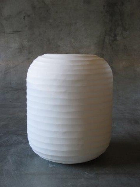 O4HOME — Cylinder vaas, gesneden wit M, glas