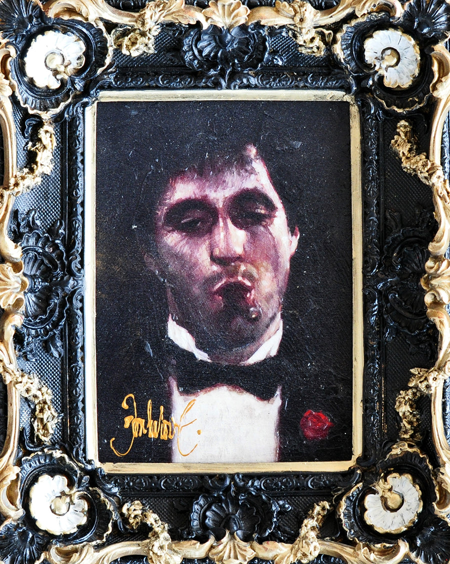 Peter Donkersloot — Tony Montana smoking (zwart-gouden lijst)