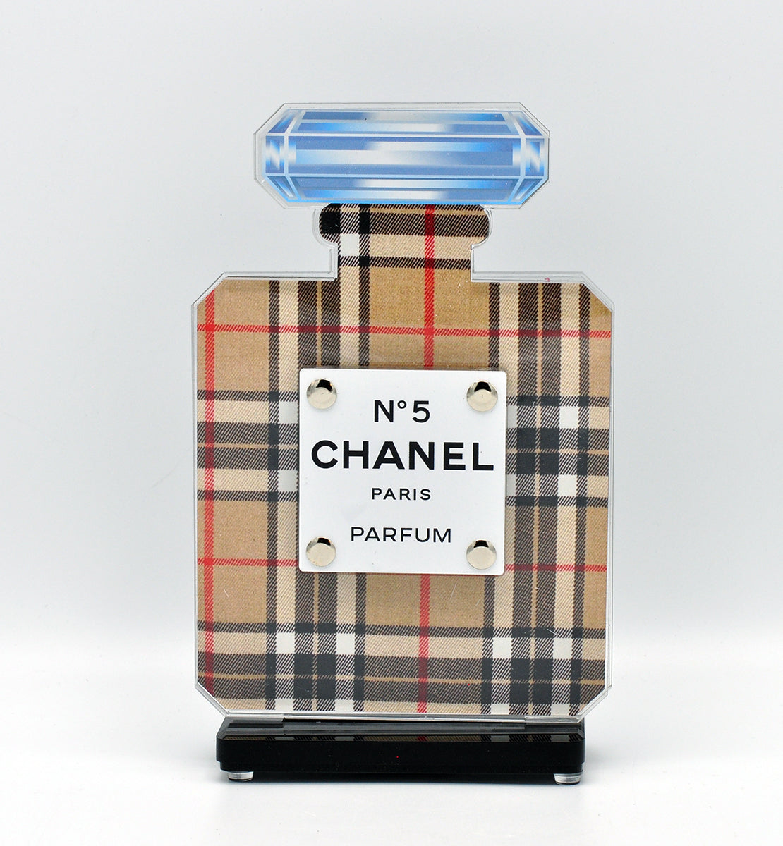 Ad van Hassel — Chanel No5 Parfum Burberry, 3d sculptuur