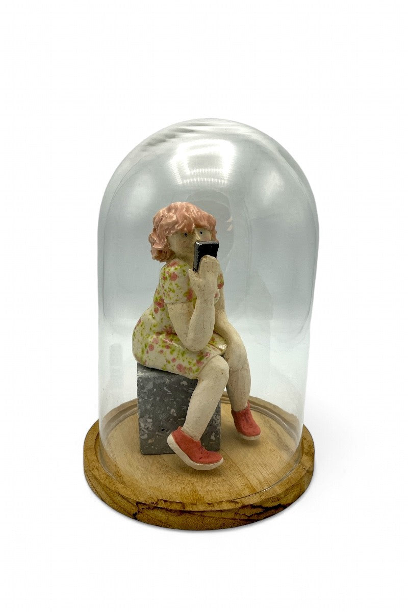Helene van der Meer — In je bubbel (met stolp), keramiek