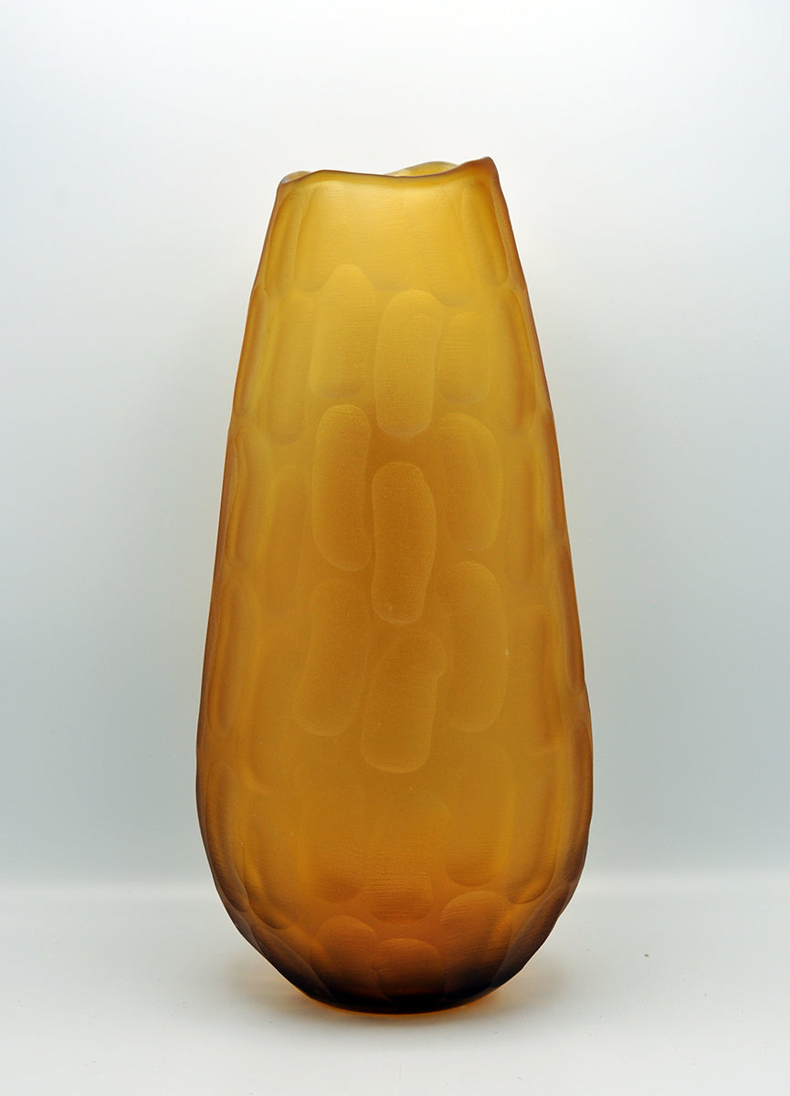 O4HOME — Uitgesneden vaas, donker amber L, glas