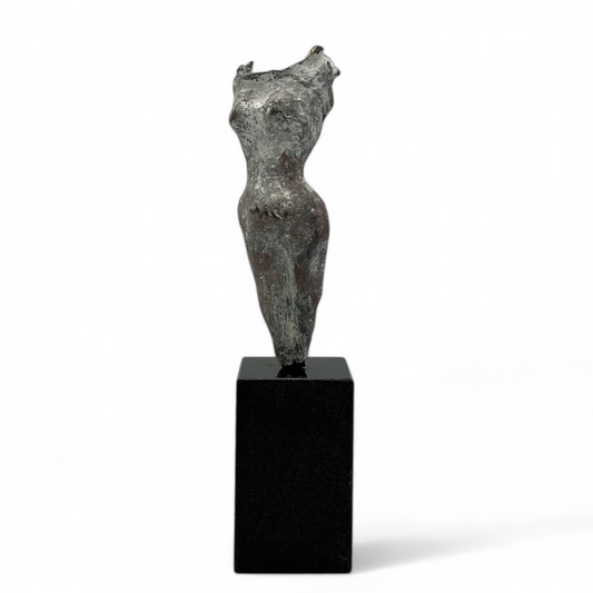 Mary Treu — Gevleugeld Torsje, bruin/wit, brons