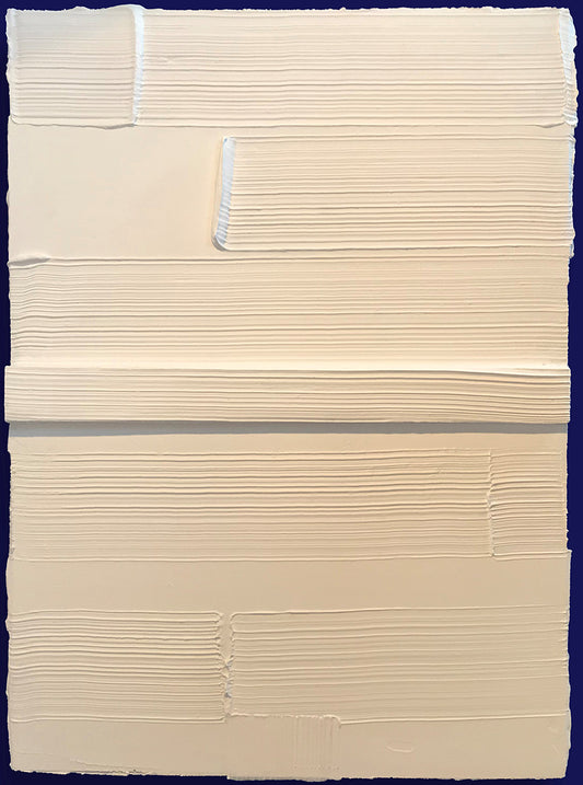 Harmen van der Tuin — Wandsculptuur, wit gestreept, mixed media